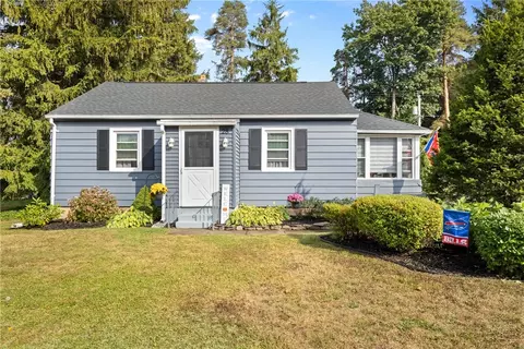 28 Coolidge Ave, Ogden, NY 14559