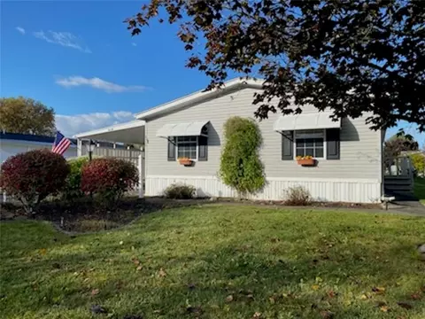 6330 Murphy Dr, Victor, NY 14564