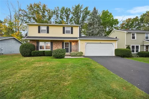 461 Pebbleview Dr, Greece, NY 14612