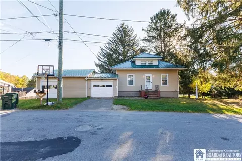 26 Merlin Ave, Ellicott, NY 14701