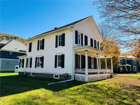 2 Bruce St, Walton, NY 13856