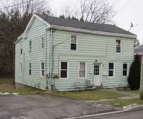 46 Maple St, Lyons, NY 14489