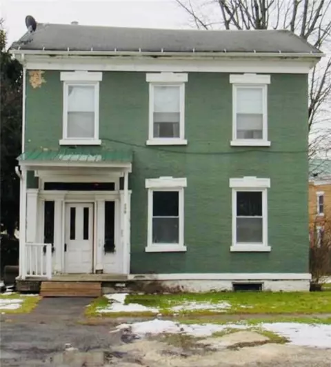 100 Broad St, Lyons, NY 14489