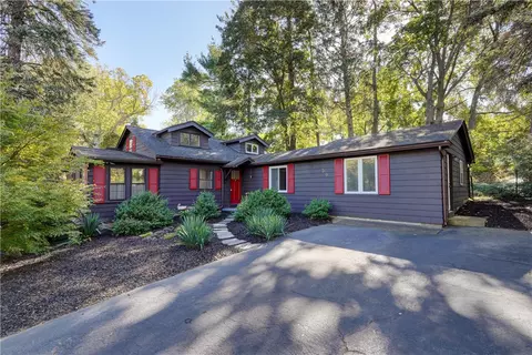 59 Glen Rd, Brighton, NY 14610