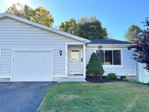207 Greenway Blvd, Riga, NY 14428