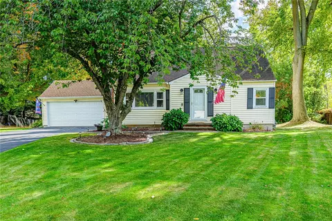 671 Adeline Dr, Webster, NY 14580