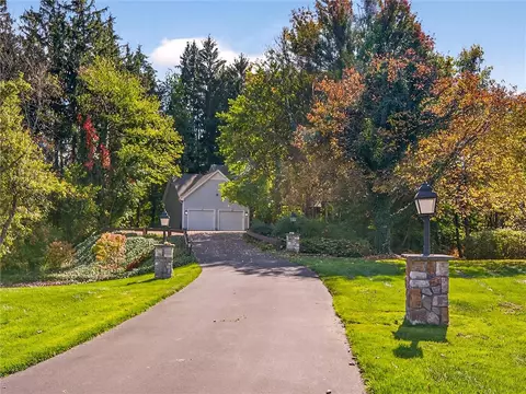 1 Stag Creek Trl, Brockport, NY 14420