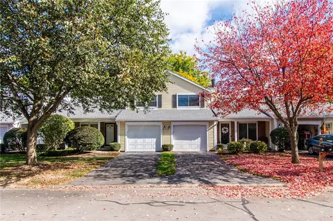 13 Ashwood Ln, Webster, NY 14580