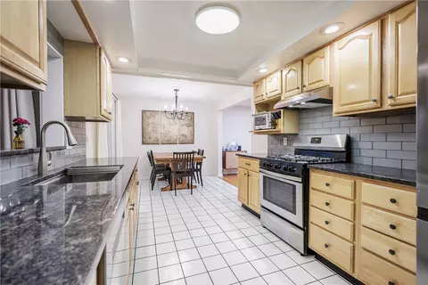 Kitchen - 90 Hefner Dr, Webster, NY 14580 photo 4 of 6
