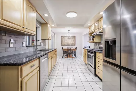 Kitchen - 90 Hefner Dr, Webster, NY 14580 photo 2 of 6