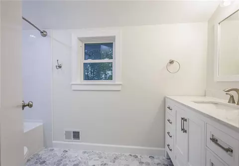Bath - 90 Hefner Dr, Webster, NY 14580 photo 3 of 4
