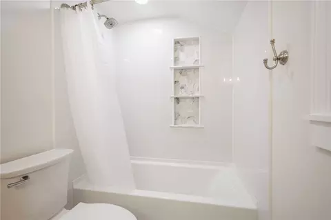 Bath - 90 Hefner Dr, Webster, NY 14580 photo 2 of 4