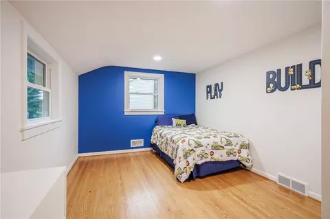 Bedroom - 90 Hefner Dr, Webster, NY 14580 photo 4 of 5