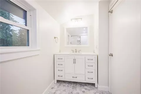 Bath - 90 Hefner Dr, Webster, NY 14580 photo 4 of 4
