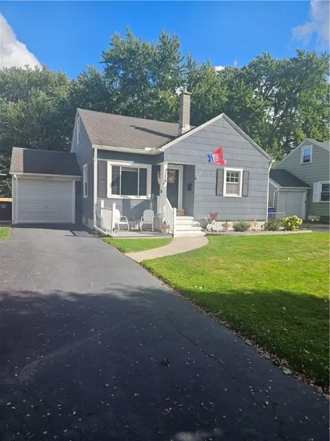 218 Newton Rd, Greece, NY 14626