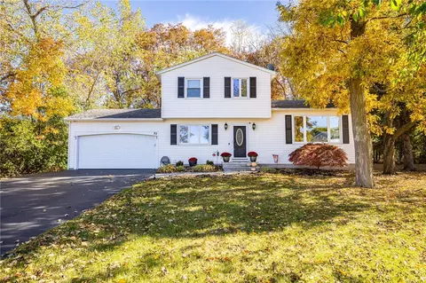 93 Landstone, Gates, NY 14606