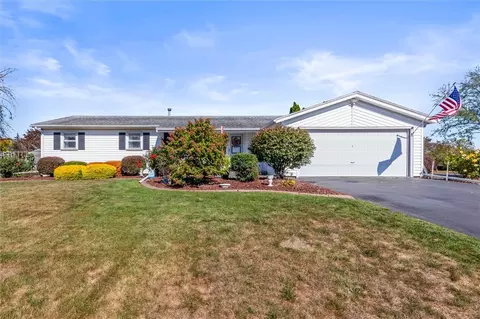 3 Markie Dr E, Gates, NY 14606