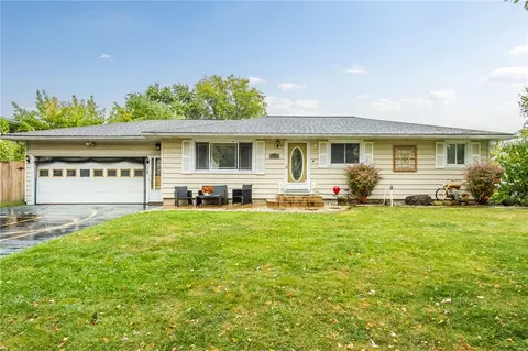 38 Debby Ln, Gates, NY 14606