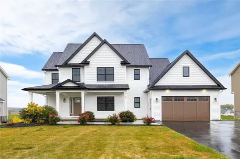 10 Long Point Ln, Sweden, NY 14420
