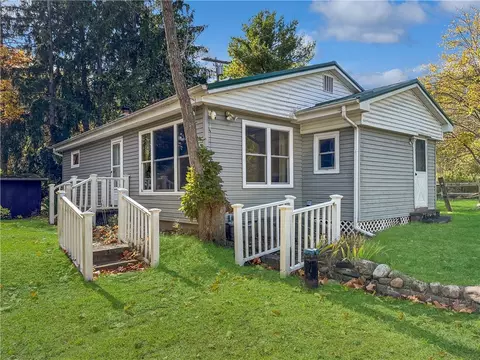 2258 Knights Ln, Carlton, NY 14571