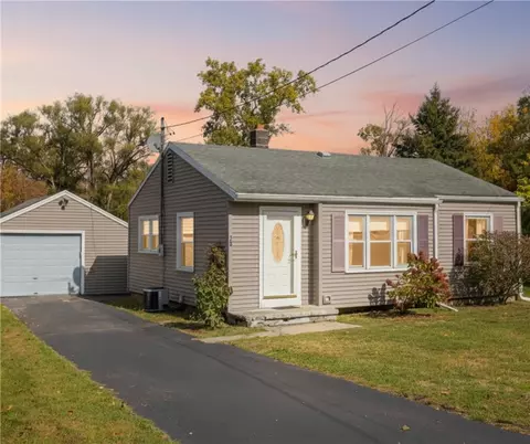 20 Munson St, Le Roy, NY 14482