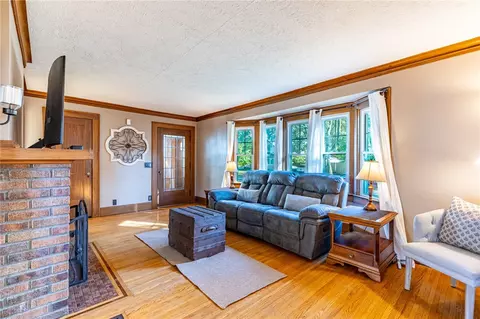 Living - 10 Chimayo Rd, Irondequoit, NY 14617 photo 2 of 3