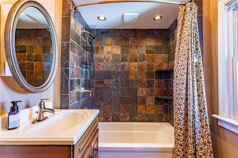 Bath - 10 Chimayo Rd, Irondequoit, NY 14617 photo 2 of 4