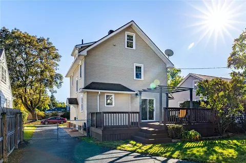 Exterior - 10 Chimayo Rd, Irondequoit, NY 14617 photo 8 of 10