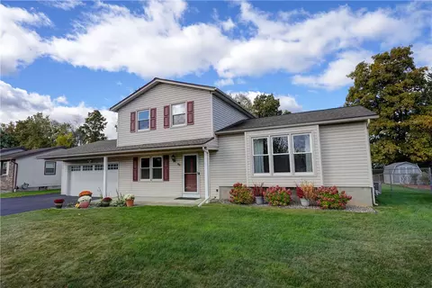 51 Fontana Ln, Greece, NY 14612
