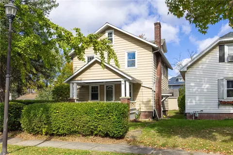 84 Winbourne Rd, Rochester, NY 14611