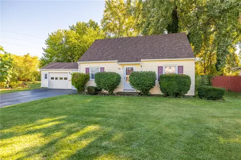 72 Mac Arthur Rd, Greece, NY 14615