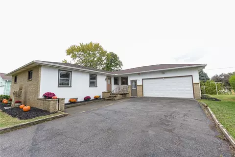 65 Tarwood Dr, Gates, NY 14606