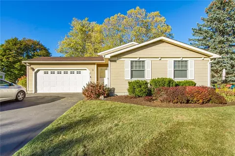 2 Paddock Dr, Henrietta, NY 14467
