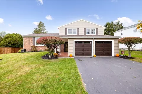 5838 Walnut Dr, Farmington, NY 14425