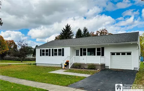 2 12 Eagle St, Hanover, NY 14062