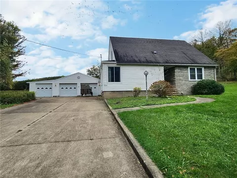 7216 Beach Rd, Throop, NY 13021