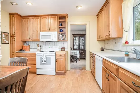 69 Couchman Ave, Irondequoit, NY 14617 photo 8