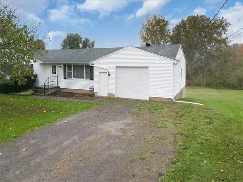 4279 Cream Ridge Rd, Macedon, NY 14502