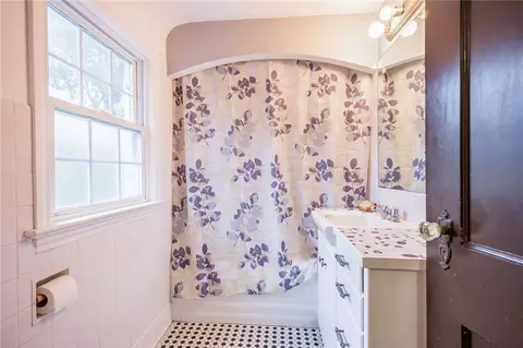 Bath - 18 Centre Ter, Irondequoit, NY 14617 photo 1 of 3