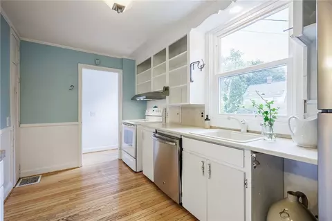 Kitchen - 18 Centre Ter, Irondequoit, NY 14617 photo 6 of 7