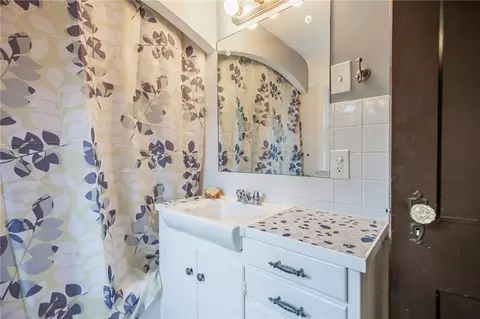 Bath - 18 Centre Ter, Irondequoit, NY 14617 photo 3 of 3
