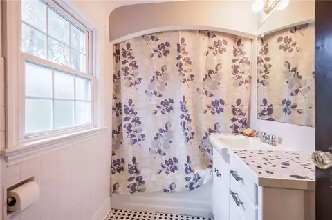 Bath - 18 Centre Ter, Irondequoit, NY 14617 photo 2 of 3