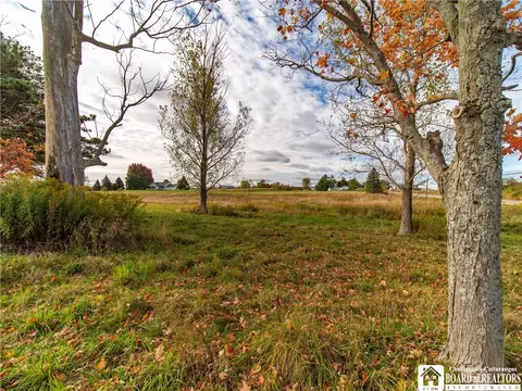 9120 Fredonia Stockton Rd, Pomfret, NY 14063
