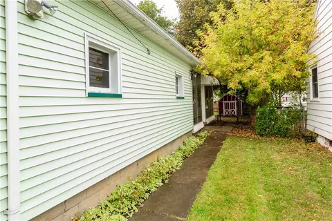 425 Norran Dr, Irondequoit, NY 14609 photo 4