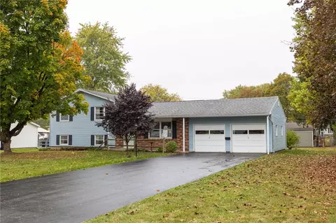 7 W Canon Dr, Chili, NY 14624