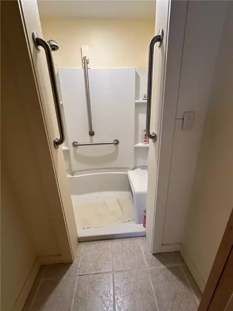 Bath - 675 Maple Dr, Webster, NY 14580 photo 4 of 9