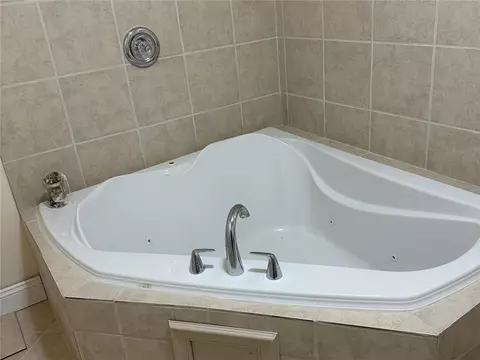 Bath - 675 Maple Dr, Webster, NY 14580 photo 7 of 9