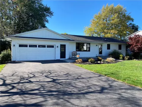 9 Gentian Way, Perinton, NY 14450