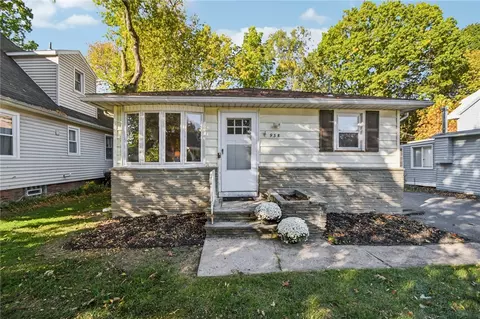Exterior - 938 Whitlock Rd, Irondequoit, NY 14609 photo 3 of 6
