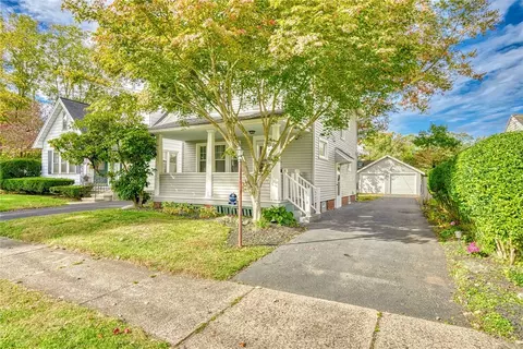 19 Tyburn Way, Brighton, NY 14610